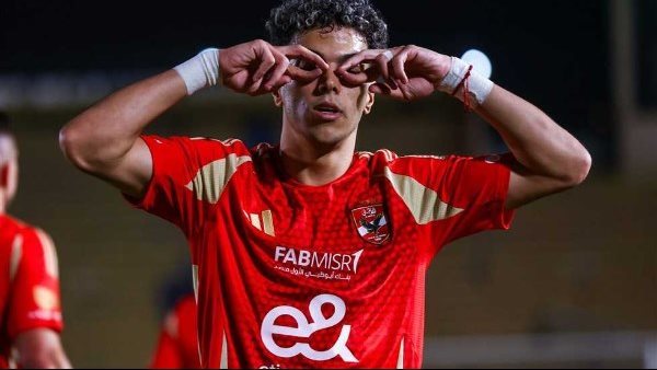 الأهلي أعلن تغريمه مليون ونصف.. والد إمام عاشور يبرئ اللاعب من تهمة التمرد